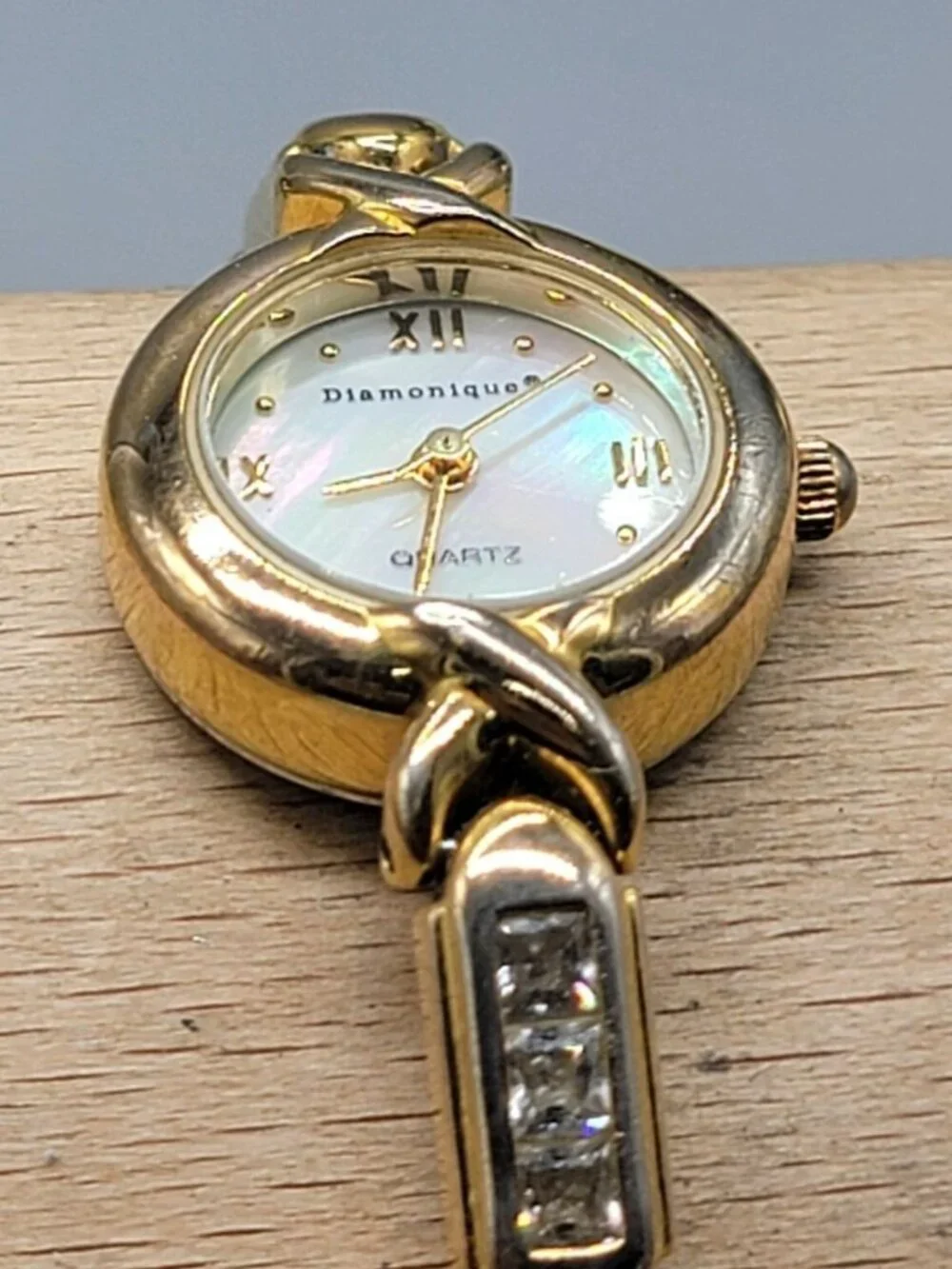Diamonique Ladies XO Watch D50 Quartz 19mm MOP Dial 6.75